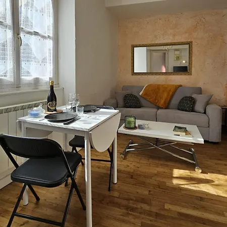 Apartment Nid Douillet Dans Le Village De Marcillac-Vallon
