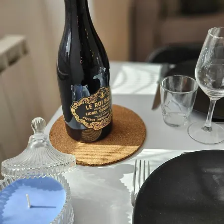 Nid Douillet Dans Le Village De Apartament