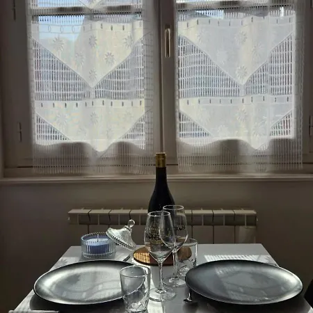 Nid Douillet Dans Le Village De Apartament *